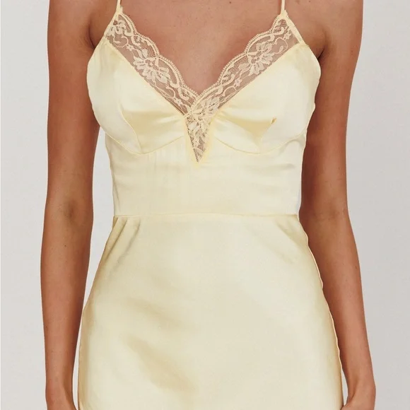 Selfie Leslie- Summer Of Love Lace Trim Maxi Dress Lemon - Picture 3 of 3